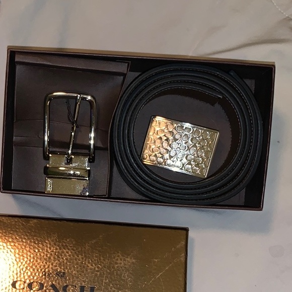 Men’s Coach Wallet New in box-Black with silver Coach logo buckle-42” - Picture 1 of 3